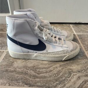 Women’s hightop Nike Blazer mid ‘77 size 7
